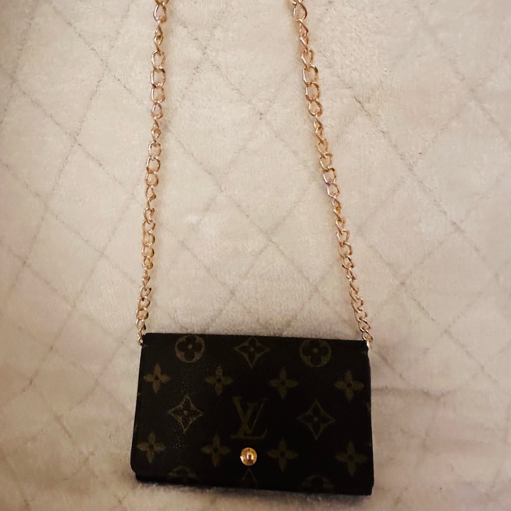 Louis Vuitton Monogram Wallet with Gold Hardware-chain not included. - Picture 10 of 10